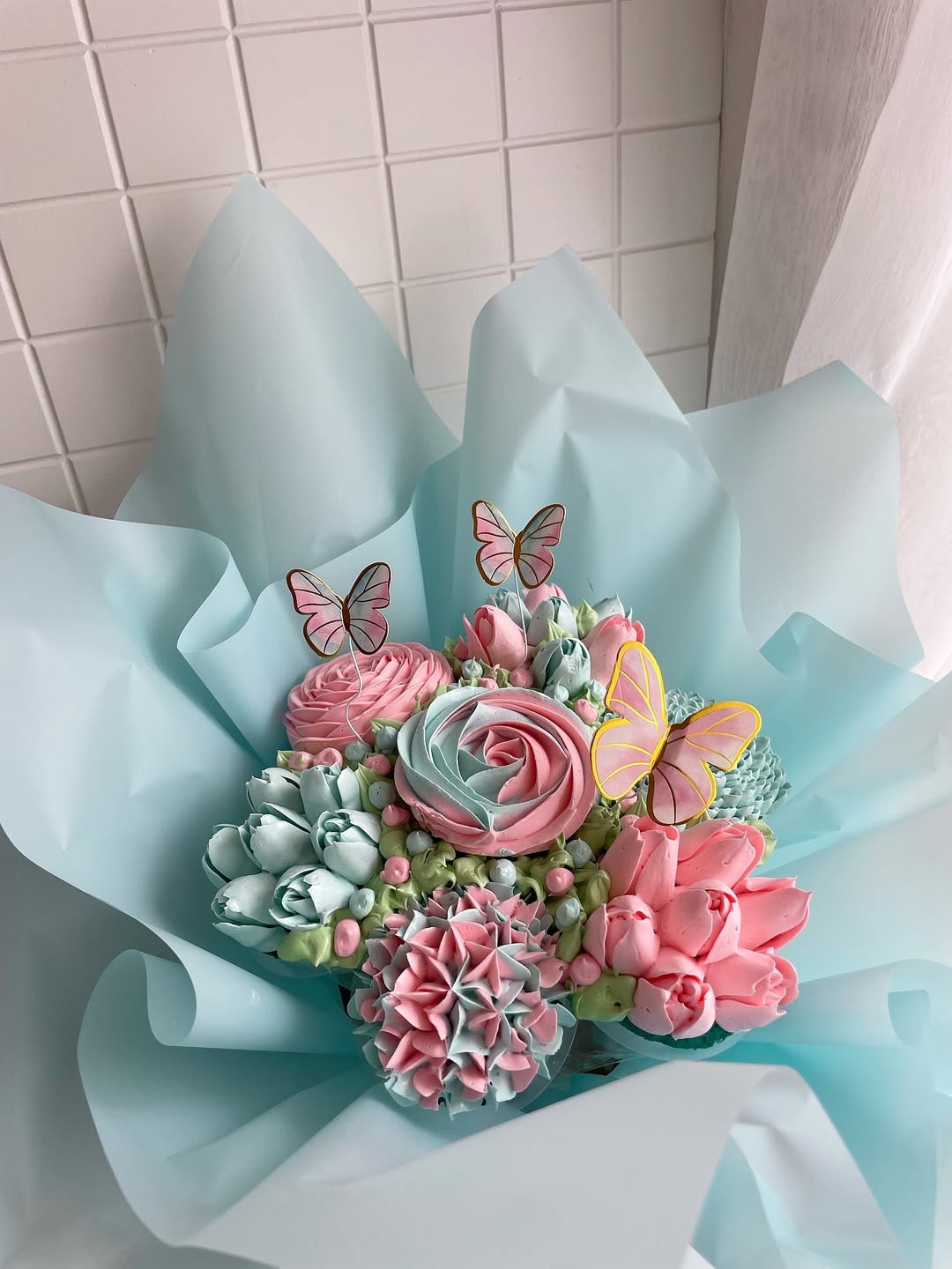 Flower Hand Bouquet Cake